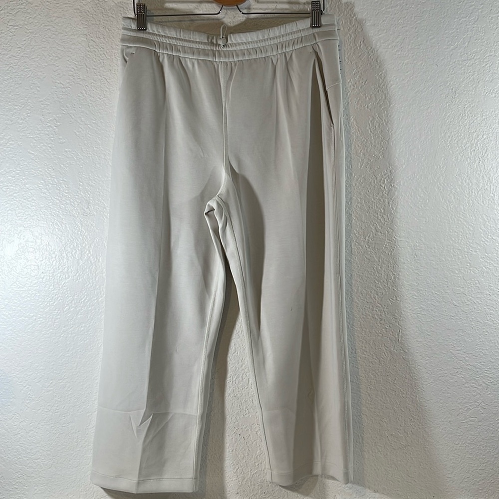 LULULEMON Softstreme High-Rise Straight-Leg Cropped 24” Length Bone Size 10 NEW - Picture 3 of 15